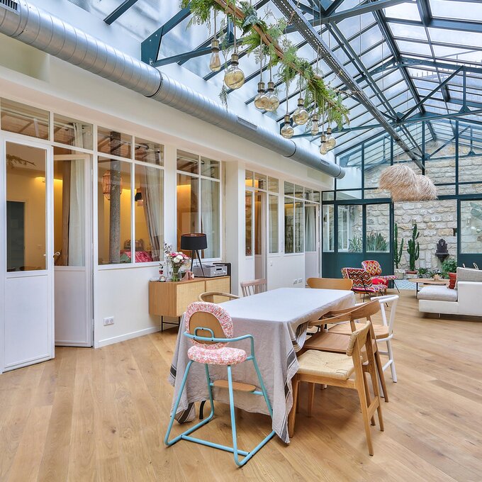 Pool party dans la maison d’architecte de Valérie
