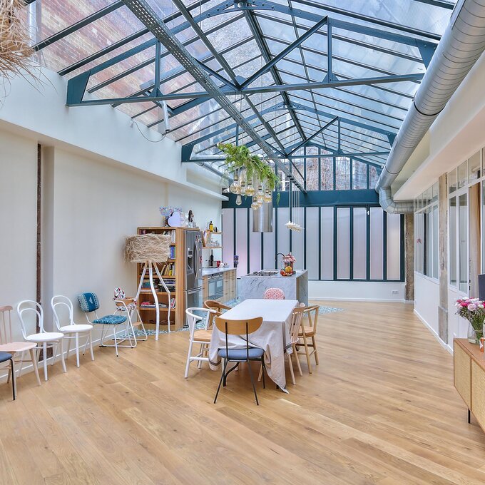 Pool party dans la maison d’architecte de Valérie