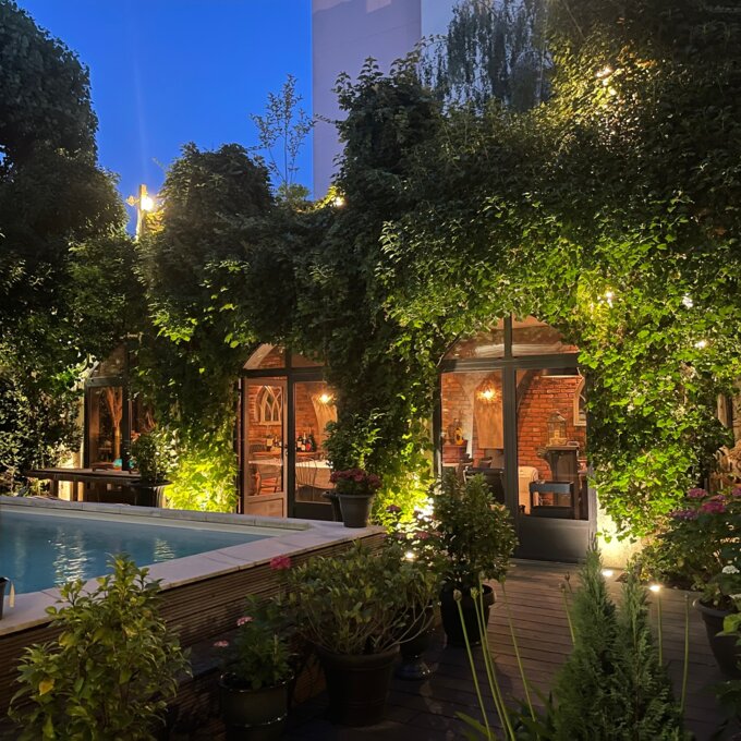 Les pieds dans l’eau avec la Maison avec piscine d’Anne