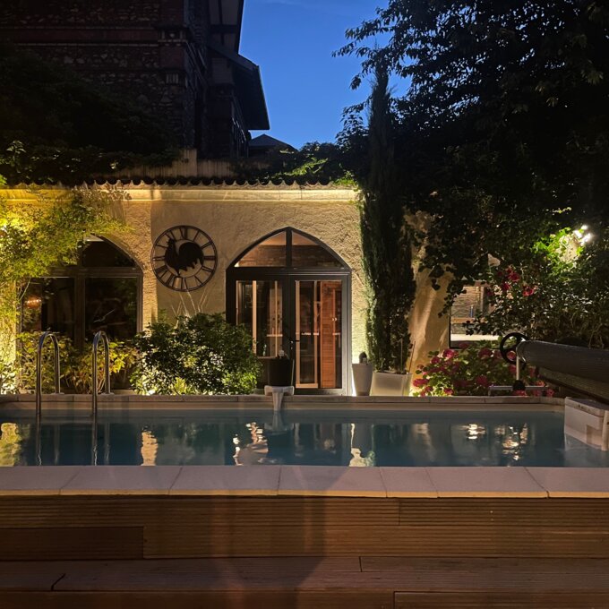 Les pieds dans l’eau avec la Maison avec piscine d’Anne