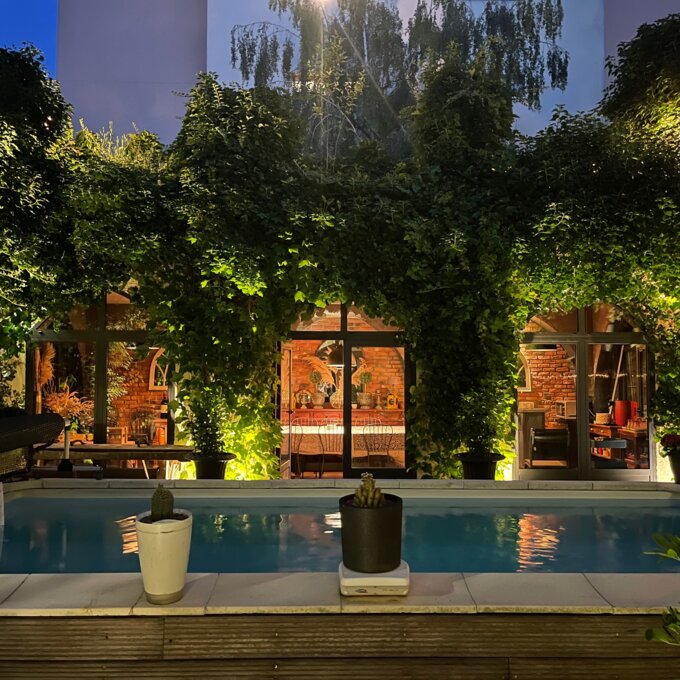 Les pieds dans l’eau avec la Maison avec piscine d’Anne