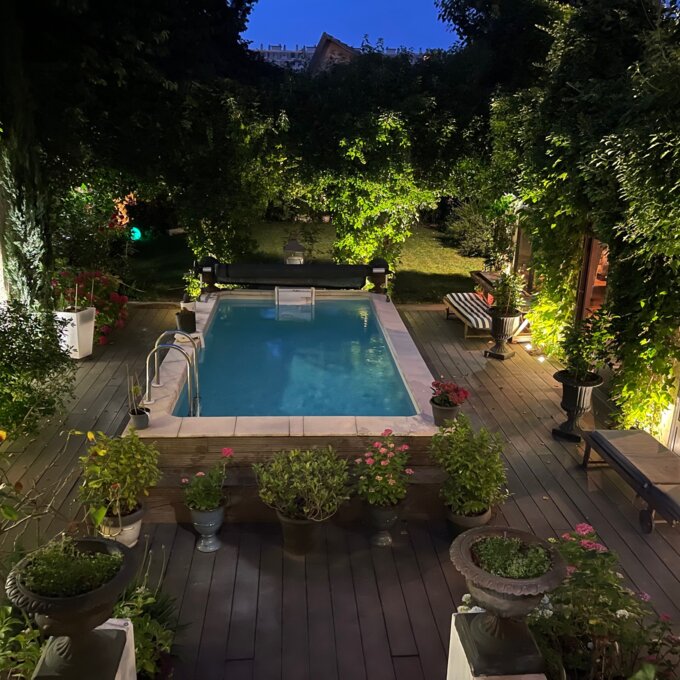 Les pieds dans l’eau avec la Maison avec piscine d’Anne