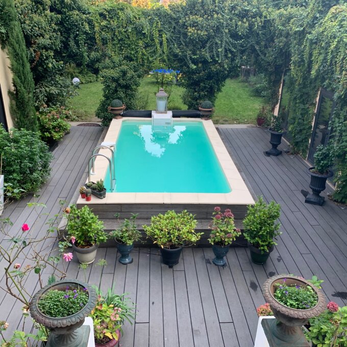 Les pieds dans l’eau avec la Maison avec piscine d’Anne