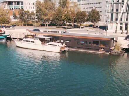 La barge Confluence — photo 4