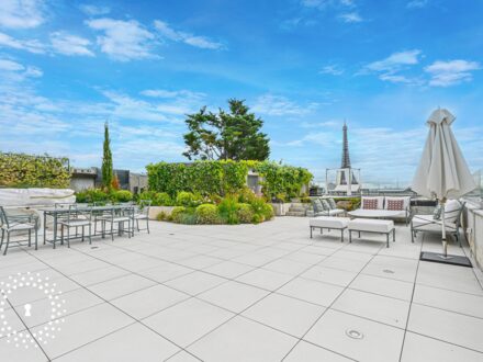 Le rooftop avec piscine vue Tour Eiffel — photo 2