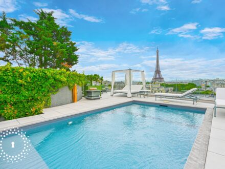Le rooftop avec piscine vue Tour Eiffel — photo 3