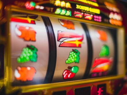 Machine à jeton - type slot Casino, photo 1 sur 3