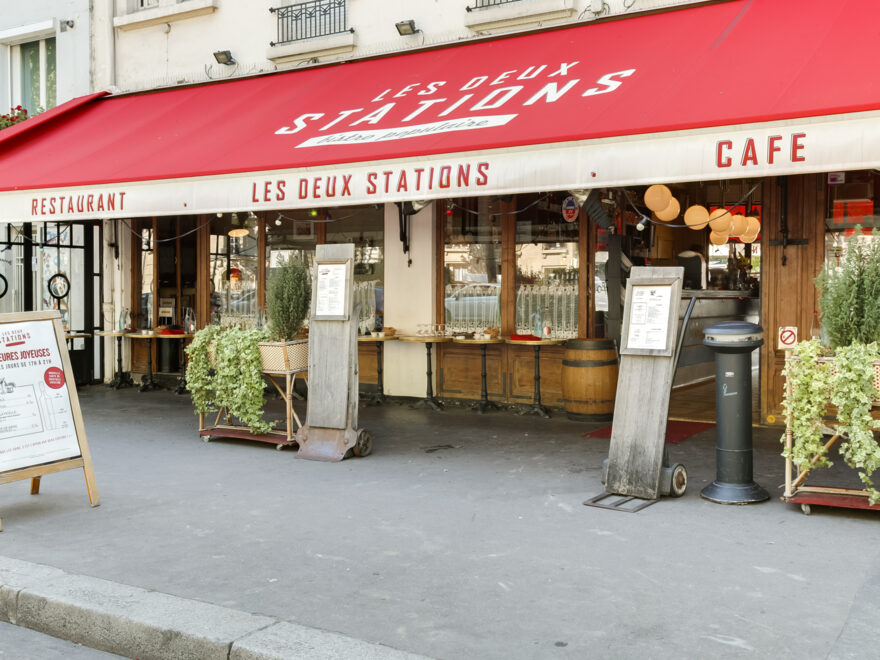 Les Deux Stations