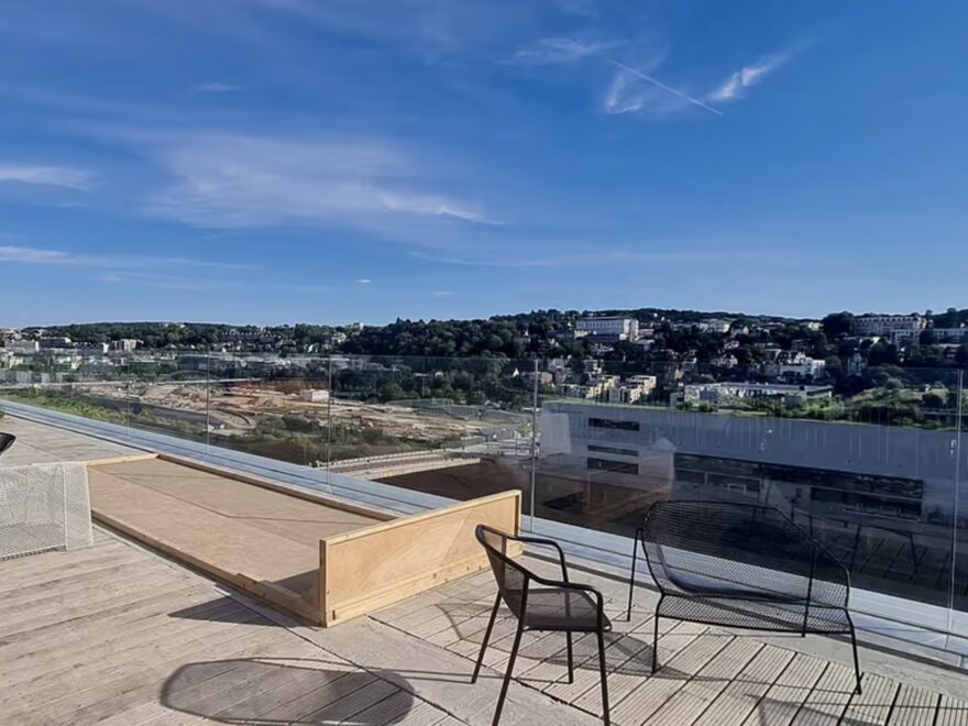 Le rooftop Metal 57