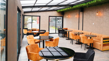 Le restaurant avec véranda du G Complex, photo 1 sur 5